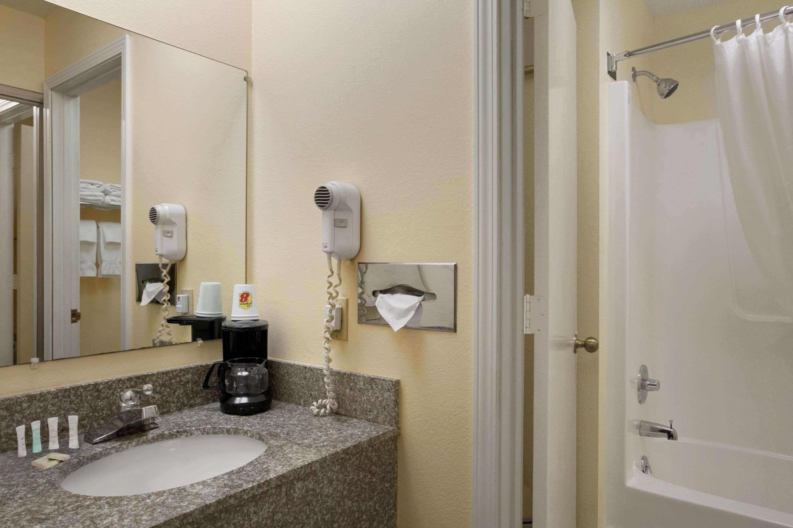 Super 8 By Wyndham Columbia City Экстерьер фото